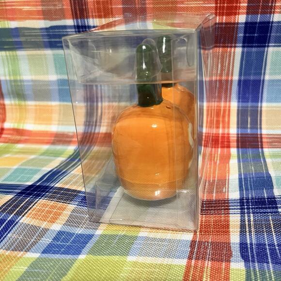 Linden Street Carrot Salt & Pepper Shakers - Picture 4 of 5